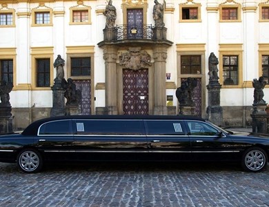Beförderung innerhalb Prags in einer Lincoln Stretch-Limousine