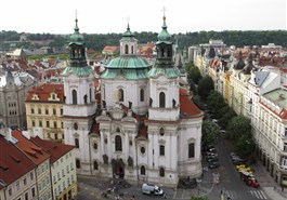 Auf dem E-Bike das wahre Gesicht Prags entdecken