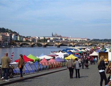 Bauernmarkt am Ufer Náplavka