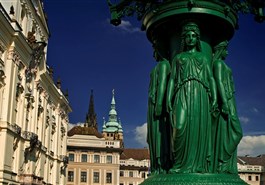 Kommentierte Besichtigung der Prager Burg (in französischer Sprache)
