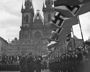 main picture 3 World War II tour Prague